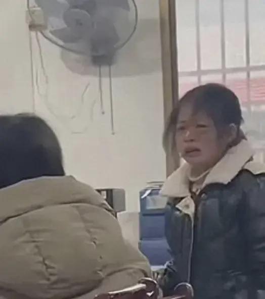 打架吃瓜被误伤,吃瓜群众意外受伤，揭秘打架风波背后的真相