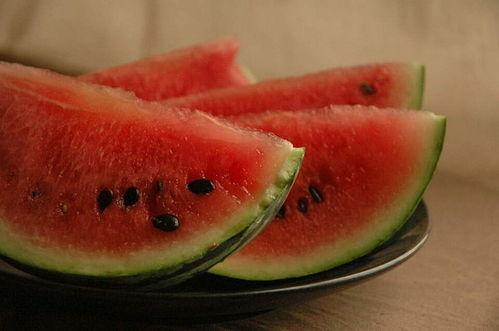 吃西瓜只吃瓜边,揭秘西瓜边缘的独特风味